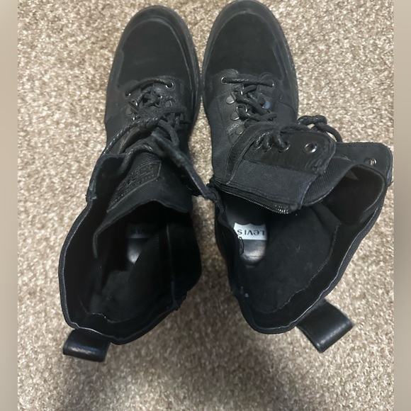 Women’s comfortable breathable black ankle boots from Levi’s. Size US 8 - Picture 2 of 8